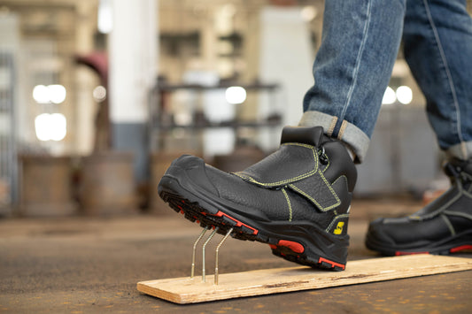 The Difference Between Heat-Resistant & Spark-Resistant Safety Shoes and Ordinary Safety Shoes